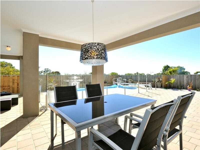 5 Maywood Way, Wannanup WA 6210