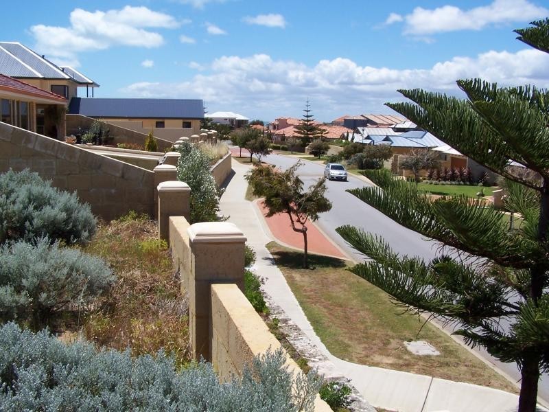 2 Alexis Circle, PORT BOUVARD, Wannanup WA 6210