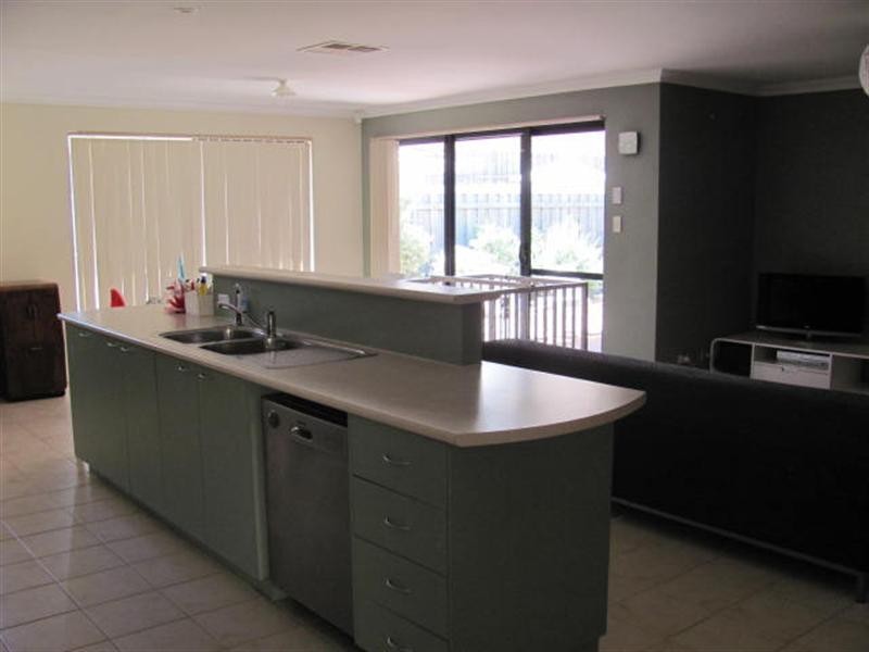 203 Peelwood Parade, Halls Head WA 6210