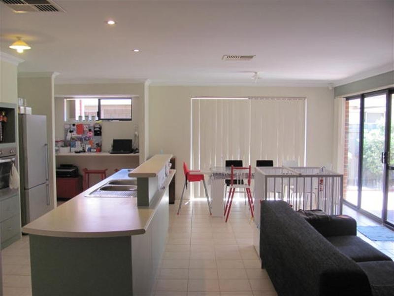 203 Peelwood Parade, Halls Head WA 6210