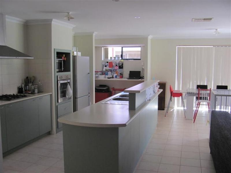 203 Peelwood Parade, Halls Head WA 6210