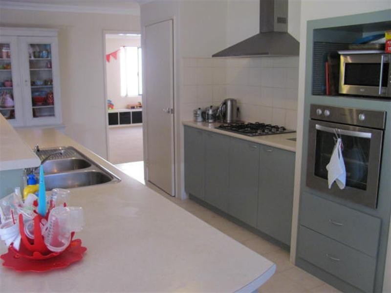 203 Peelwood Parade, Halls Head WA 6210