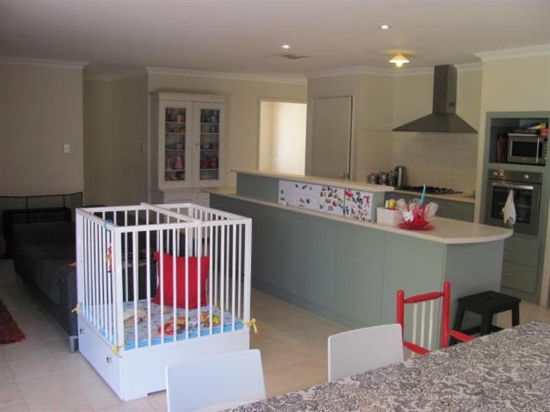 203 Peelwood Parade, Halls Head WA 6210