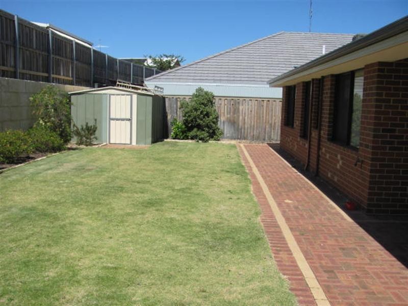 203 Peelwood Parade, Halls Head WA 6210