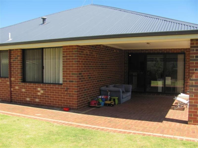 203 Peelwood Parade, Halls Head WA 6210