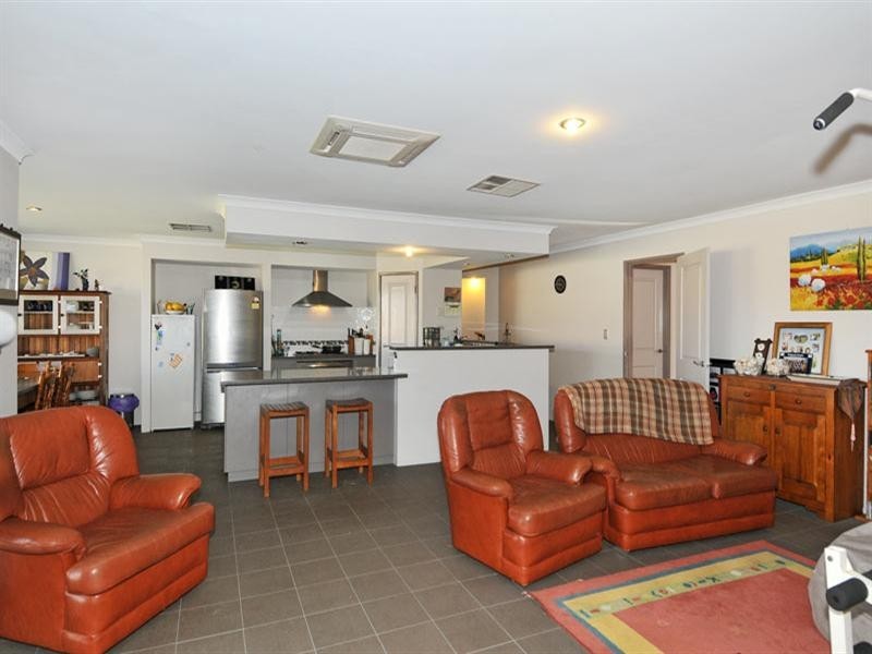 37 Karon Vista, Halls Head WA 6210