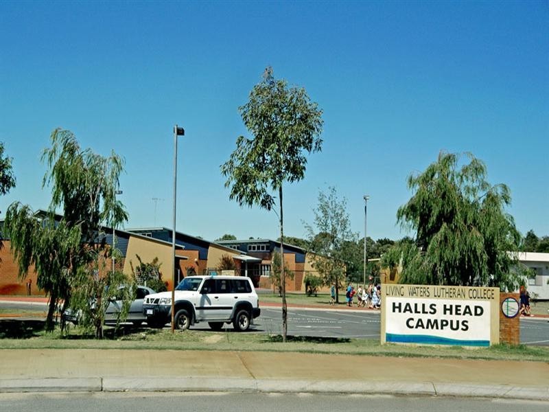 37 Karon Vista, Halls Head WA 6210