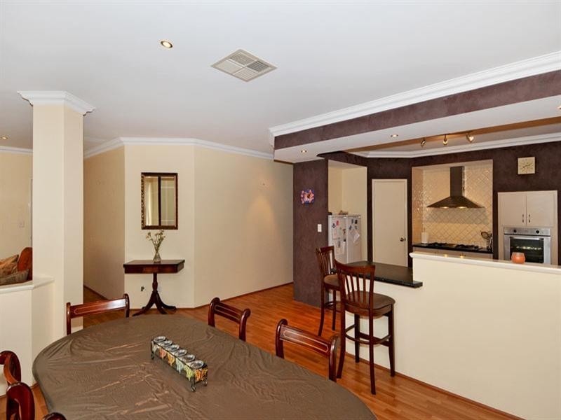 33 Grasshill Grange, Halls Head WA 6210