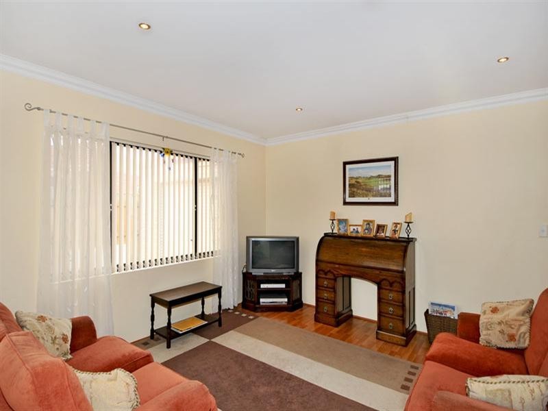 33 Grasshill Grange, Halls Head WA 6210