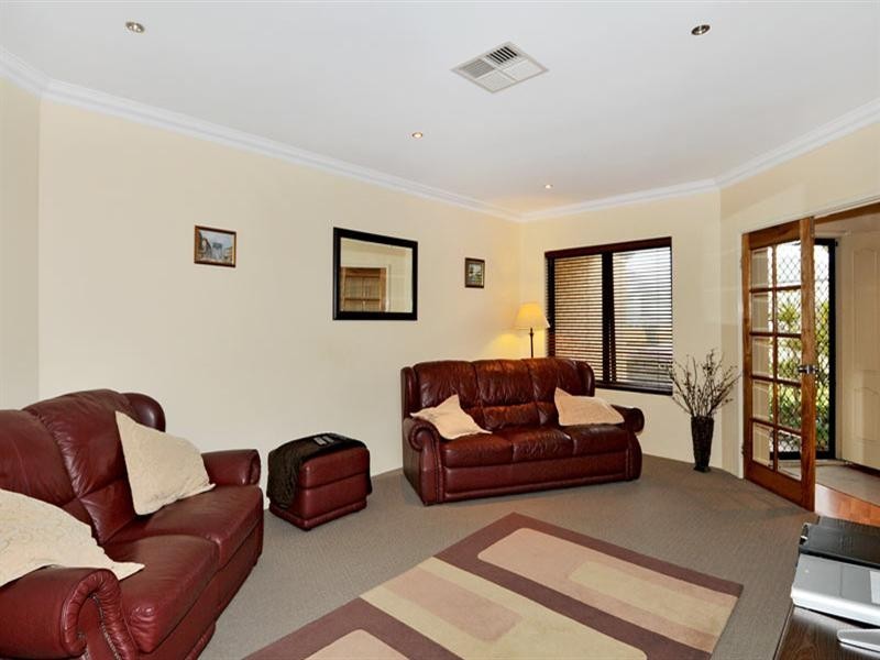 33 Grasshill Grange, Halls Head WA 6210