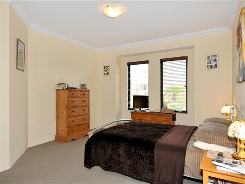 33 Grasshill Grange, Halls Head WA 6210