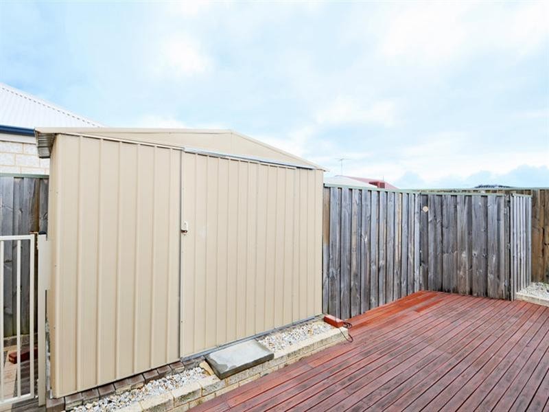 33 Grasshill Grange, Halls Head WA 6210