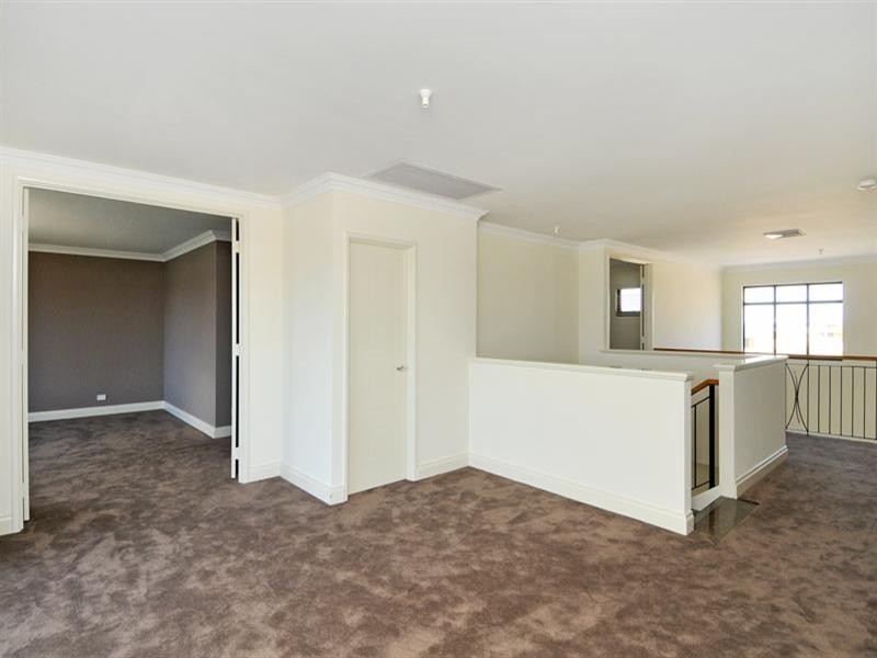 1 Gael Place, Dudley Park WA 6210