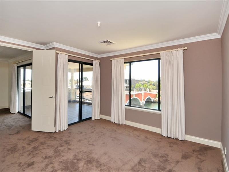 1 Gael Place, Dudley Park WA 6210