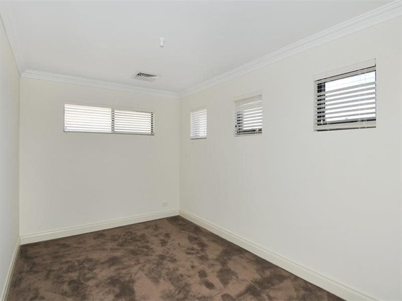 1 Gael Place, Dudley Park WA 6210