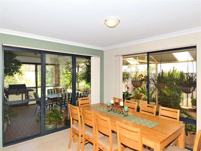 50 Buttercup Pkwy, Halls Head WA 6210