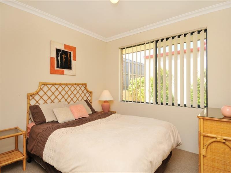 50 Buttercup Pkwy, Halls Head WA 6210