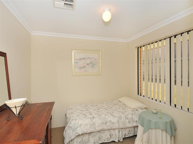 50 Buttercup Pkwy, Halls Head WA 6210