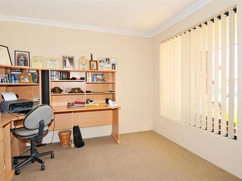 50 Buttercup Pkwy, Halls Head WA 6210