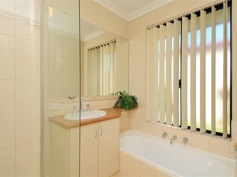 50 Buttercup Pkwy, Halls Head WA 6210