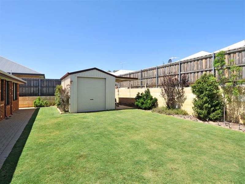 50 Buttercup Pkwy, Halls Head WA 6210