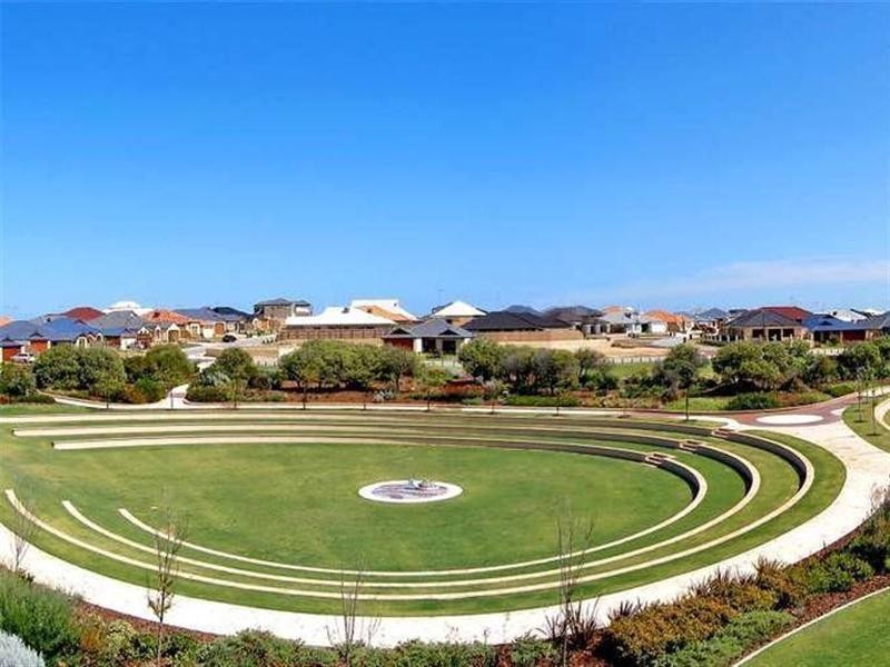 31 Quandong Pkwy, Halls Head WA 6210