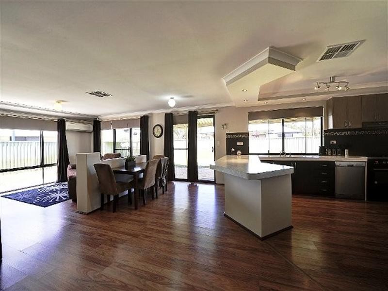 4 GOLDSEEKER Loop, Ravenswood WA 6208