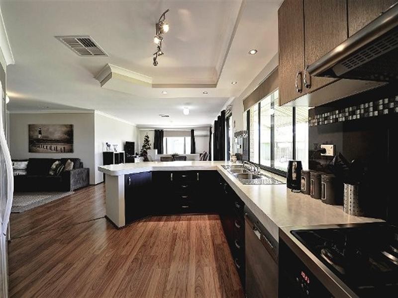 4 GOLDSEEKER Loop, Ravenswood WA 6208