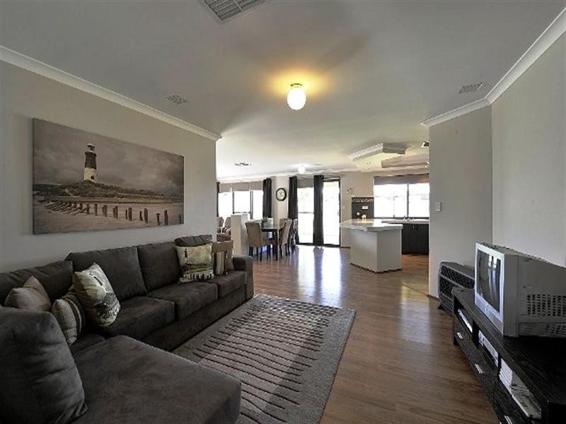 4 GOLDSEEKER Loop, Ravenswood WA 6208