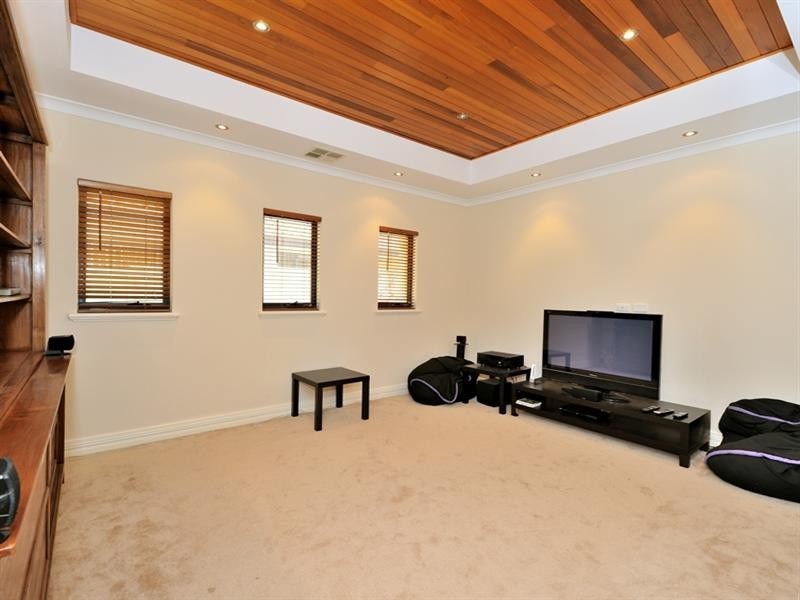 10 Coastal Retreat, Wannanup WA 6210