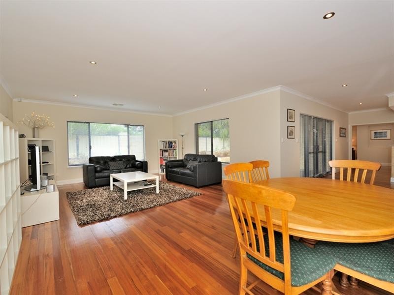 10 Coastal Retreat, Wannanup WA 6210