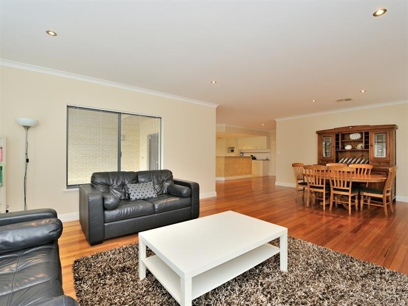 10 Coastal Retreat, Wannanup WA 6210