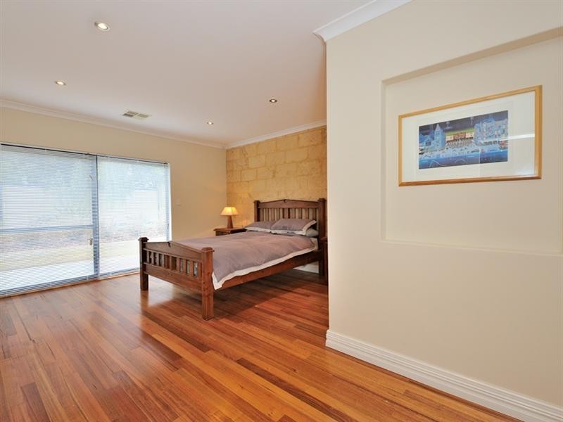 10 Coastal Retreat, Wannanup WA 6210