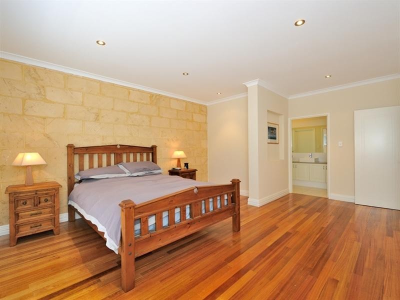 10 Coastal Retreat, Wannanup WA 6210