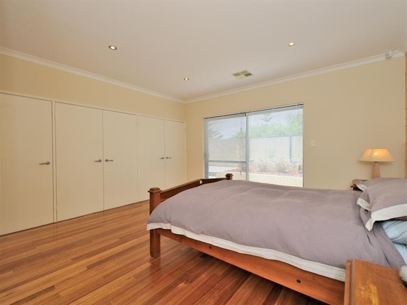 10 Coastal Retreat, Wannanup WA 6210