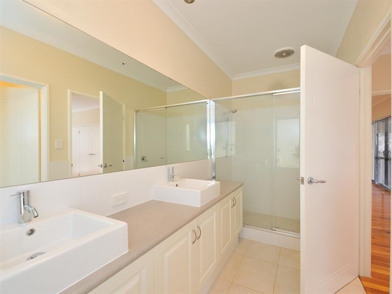 10 Coastal Retreat, Wannanup WA 6210