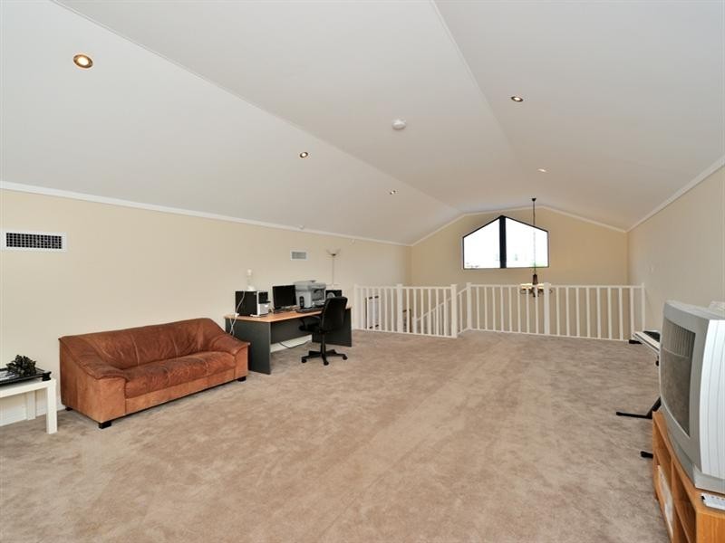 10 Coastal Retreat, Wannanup WA 6210