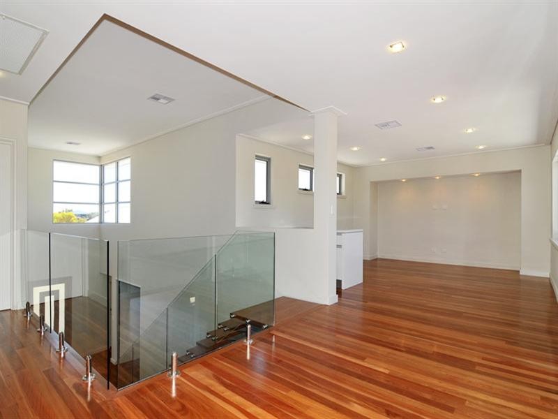 5 Twilight Court, Dudley Park WA 6210