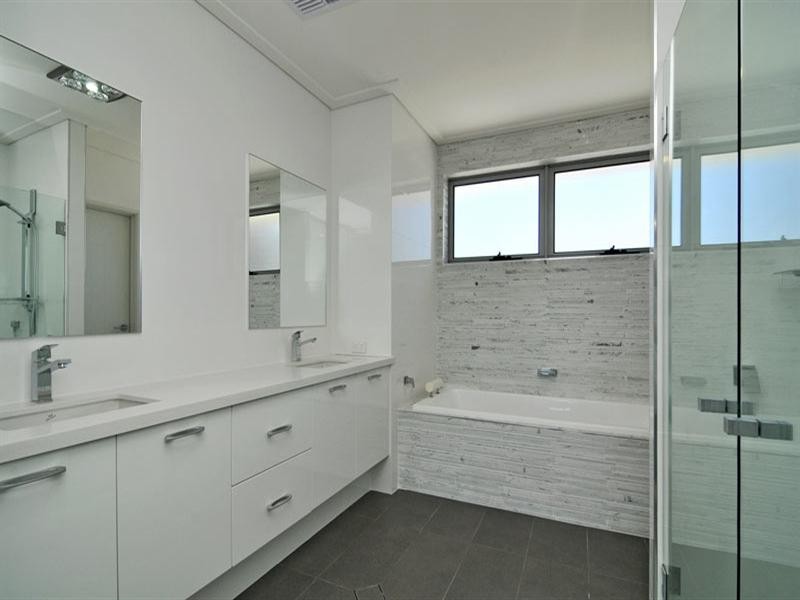 5 Twilight Court, Dudley Park WA 6210