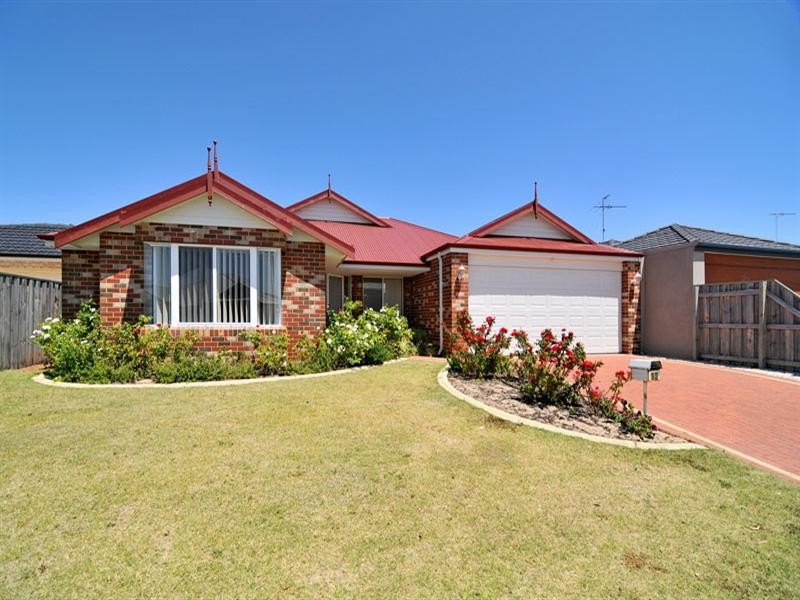 12 Quandong Pkwy, Halls Head WA 6210