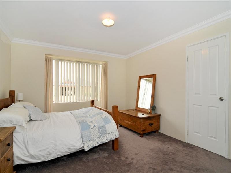 12 Quandong Pkwy, Halls Head WA 6210