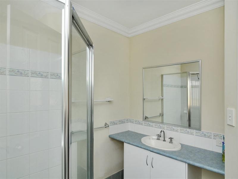 12 Quandong Pkwy, Halls Head WA 6210