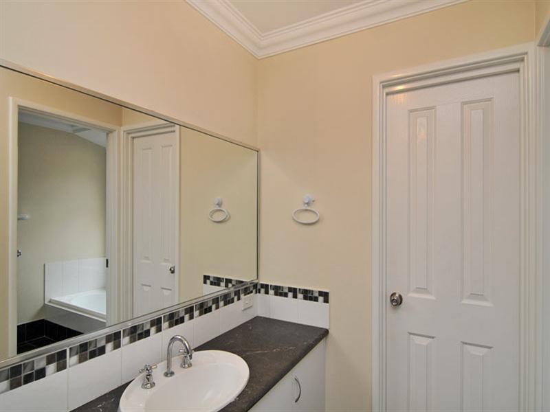 12 Quandong Pkwy, Halls Head WA 6210