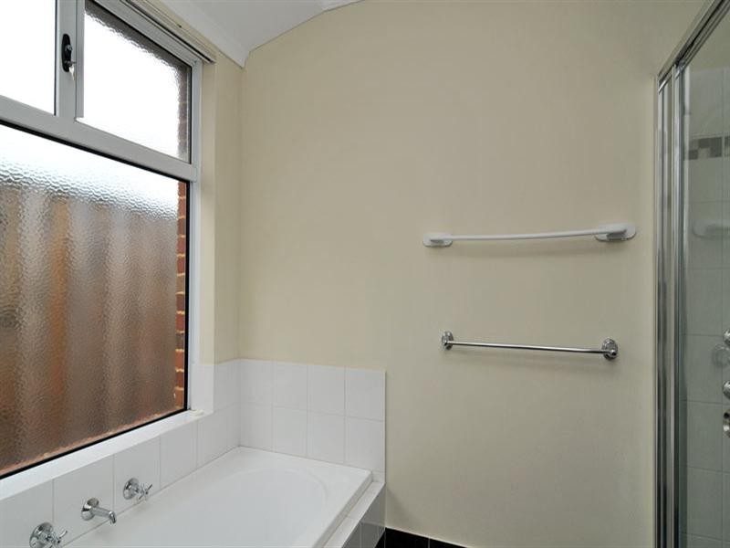 12 Quandong Pkwy, Halls Head WA 6210