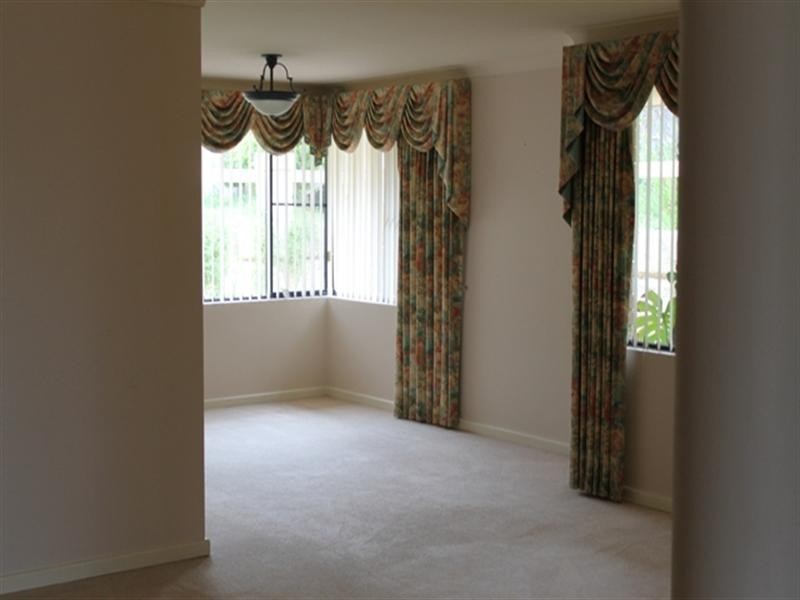 24 Oaklands Avenue, Halls Head WA 6210