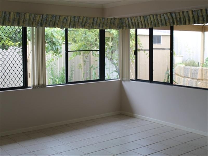 24 Oaklands Avenue, Halls Head WA 6210