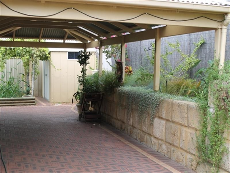 24 Oaklands Avenue, Halls Head WA 6210