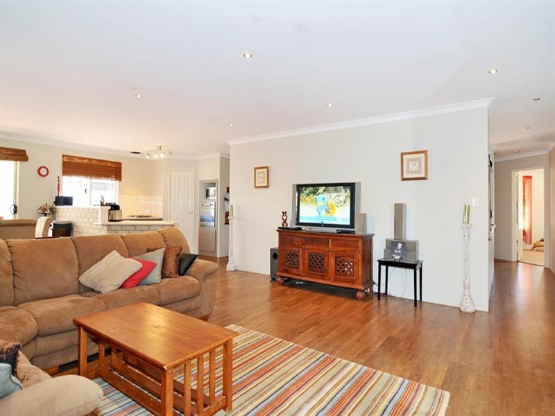 1 Philmont Way, Meadow Springs WA 6210