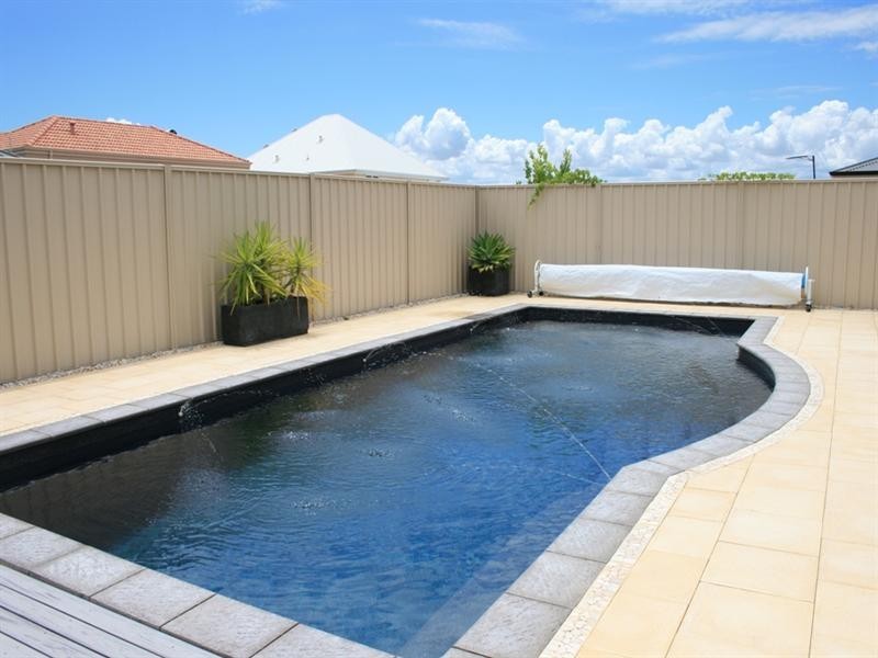 8 Turtles Bend, Secret Harbour WA 6173