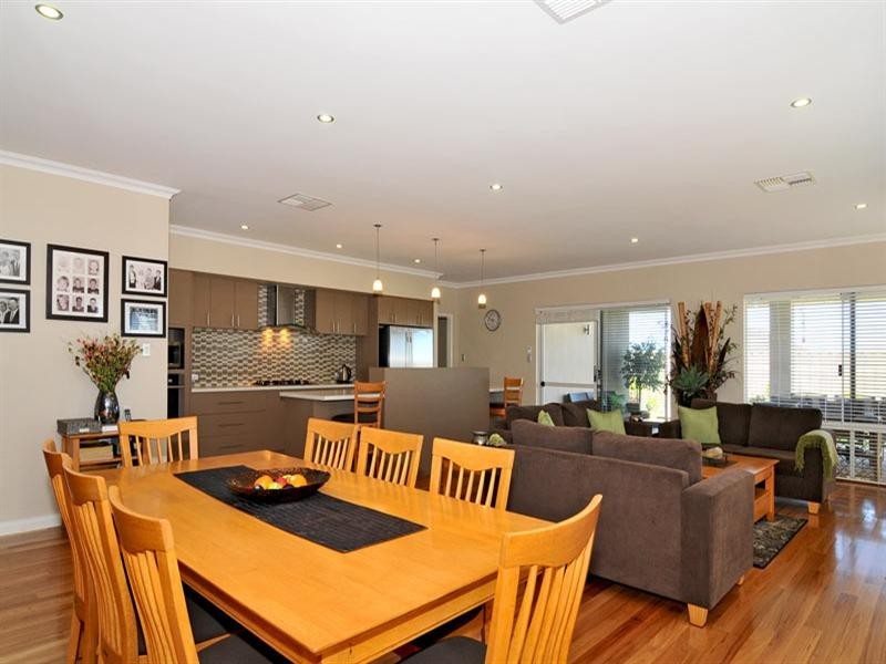 12 Carissa Turn, Halls Head WA 6210